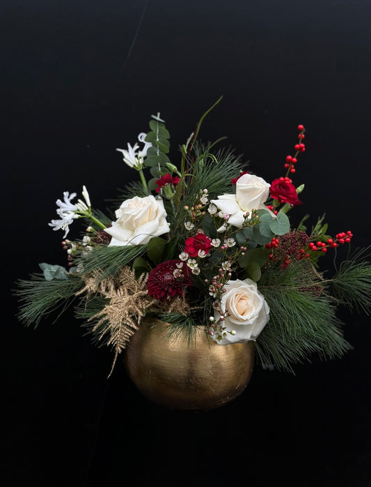 Locker gebundener Weihnachtstrauß